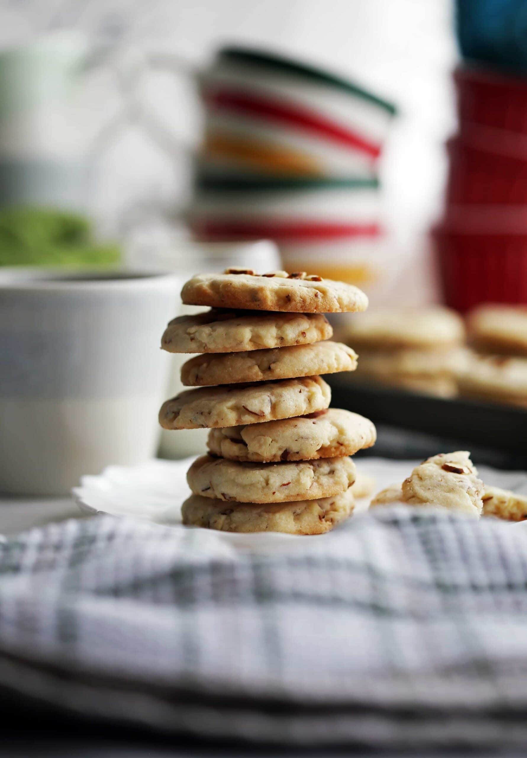 Six-Ingredient Crunchy Almond Cookies