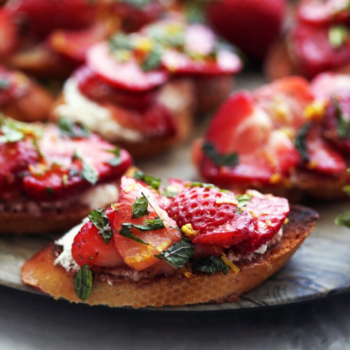 Balsamic Strawberry Ricotta Crostini