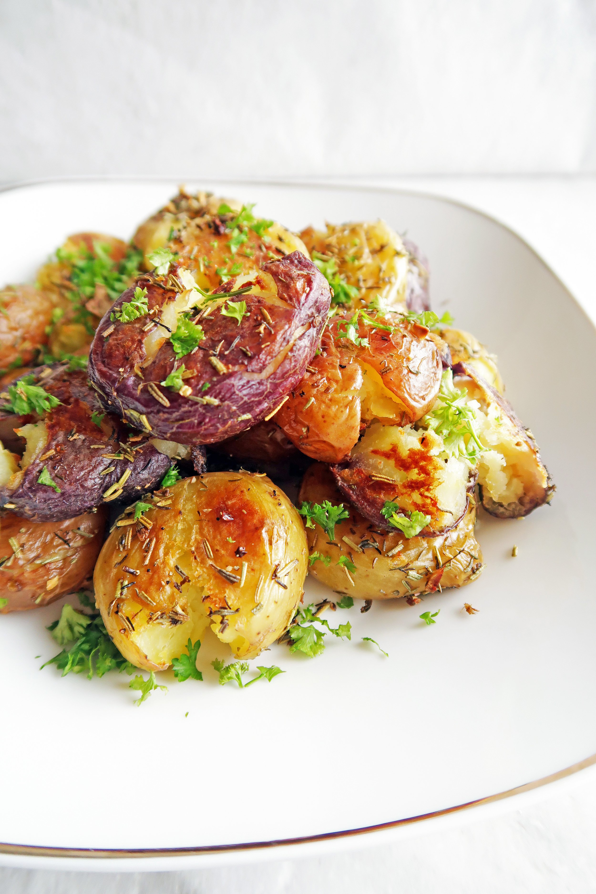 Crispy Roasted Potatoes with Garlic and Herbs