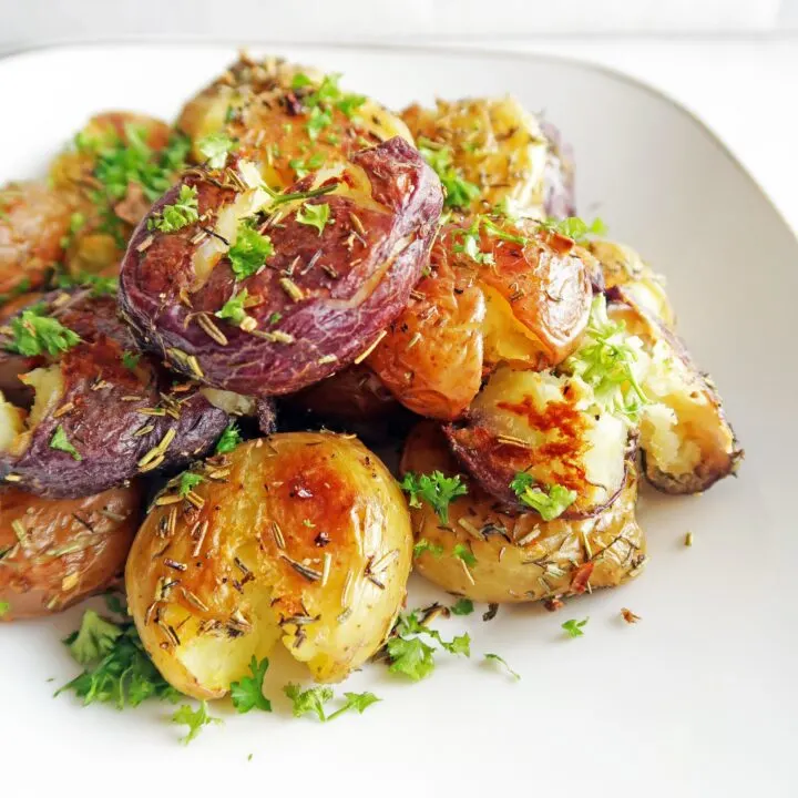 Crispy Garlic Smashed Potatoes