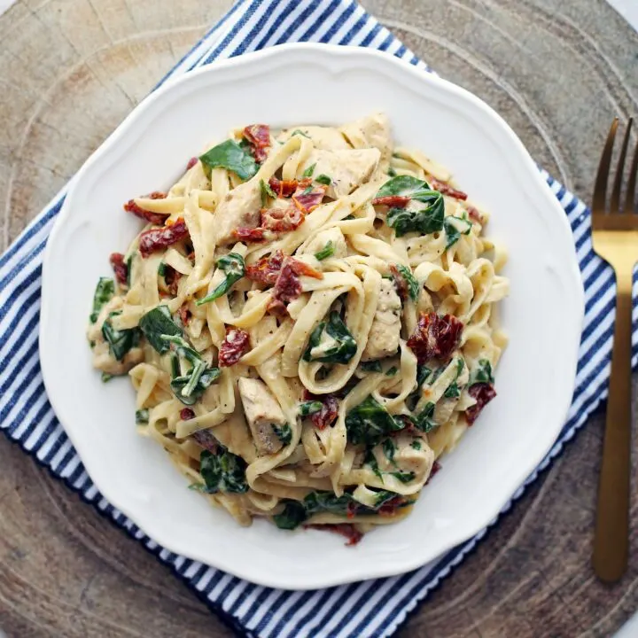 Instant Pot Creamy Chicken Fettuccine