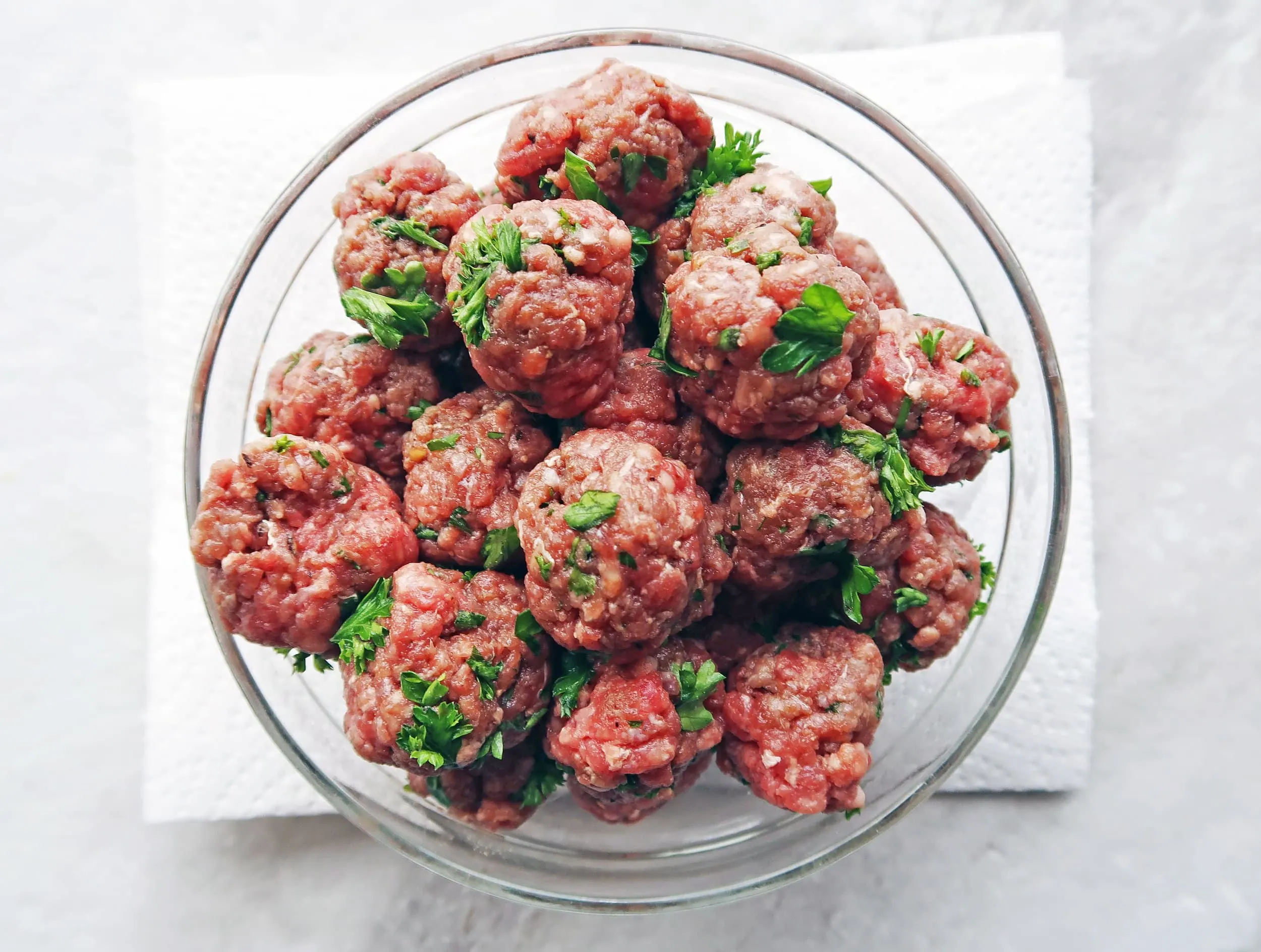 A bowl of beef meatballs.