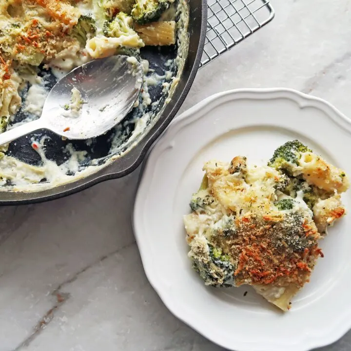 One Skillet Pasta Bake with Broccoli and White Cheese Sauce